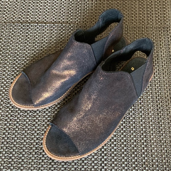 Musse & Cloud Bronze Leather Ciara
Sandal - Picture 14 of 14